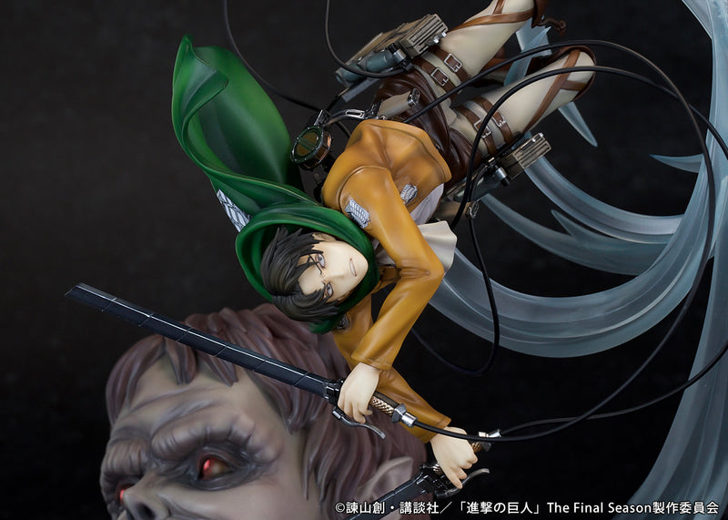 Attack on Titan PROOF Figure Levi vs Beast Titan Ver.