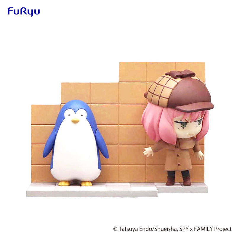 SPY × FAMILY FuRyu Hold Figure Anya & Penguin