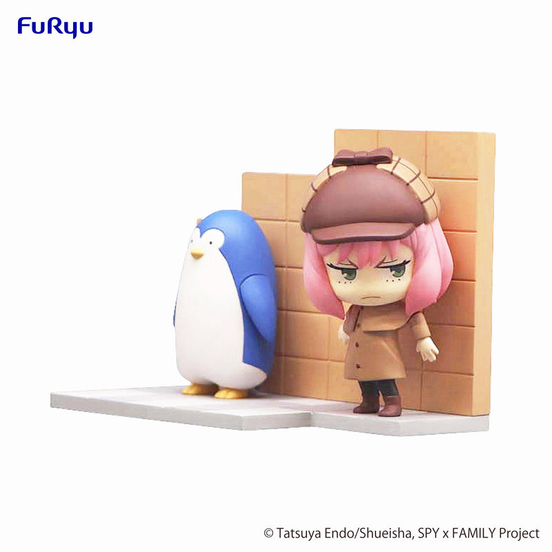 SPY × FAMILY FuRyu Hold Figure Anya & Penguin