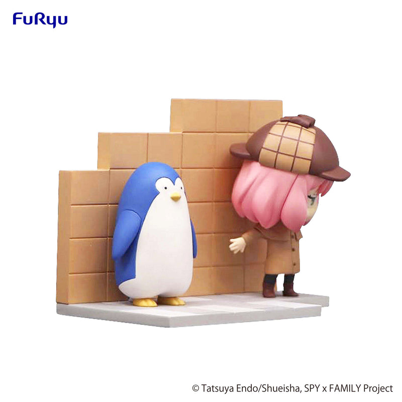 SPY × FAMILY FuRyu Hold Figure Anya & Penguin